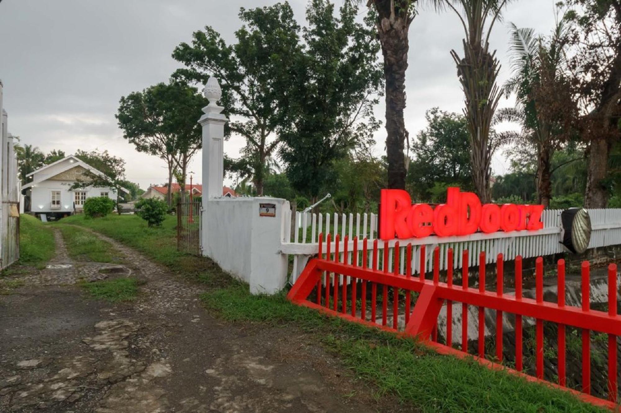 Reddoorz Syariah Near Suzuya Mall Banda Aceh 2 Geutieue Екстер'єр фото